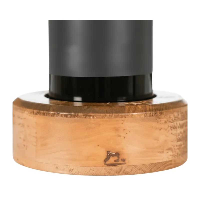 Cachimba Oduman Meets El Nefes con cuerpo de cristal de Bohemia, partes metálicas en acero inoxidable, grabados de cobre y soporte de madera con LED multicolor