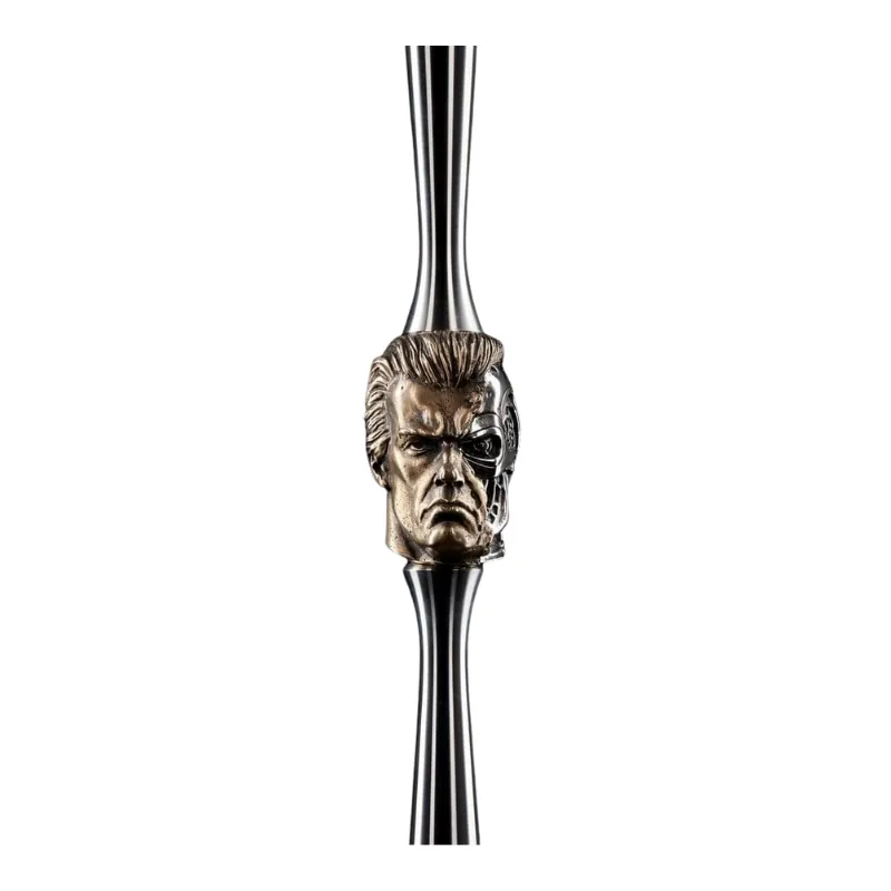 Cachimba Maklaud Bebacker rusa exclusiva fabricada en acero inoxidable y latón con pieza central que encarna a Terminator con dos caras la humana y la robot, cámara tradicional, difusor fijo silenciador y base transparente conectada a presión con goma anti-fugas en The Good Shisha