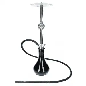 Cachimba Maklaud Skull rusa de 70 cm fabricada con los mejores materiales acero inoxidable de gran calidad y latón, con accesorio central del mástil SKULL realizado a mano y replicado en latón, incluye base transparente y goma junta base en The Good Shisha
