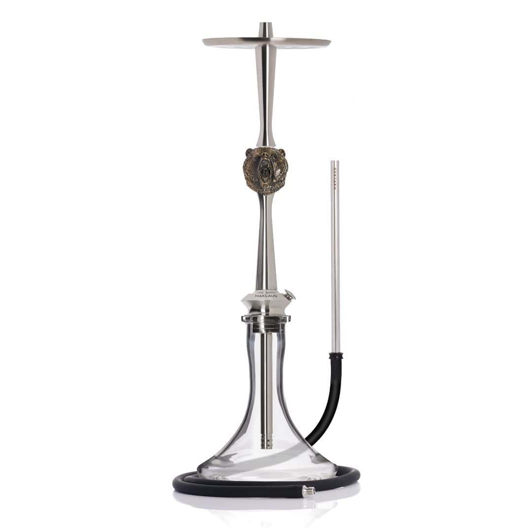 Cachimba Maklaud X Russian Spirit colaboración rusa de 70 cm fabricada con los mejores materiales acero inoxidable de gran calidad y latón, con pieza central del mástil realizada a mano y replicada en latón en The Good Shisha
