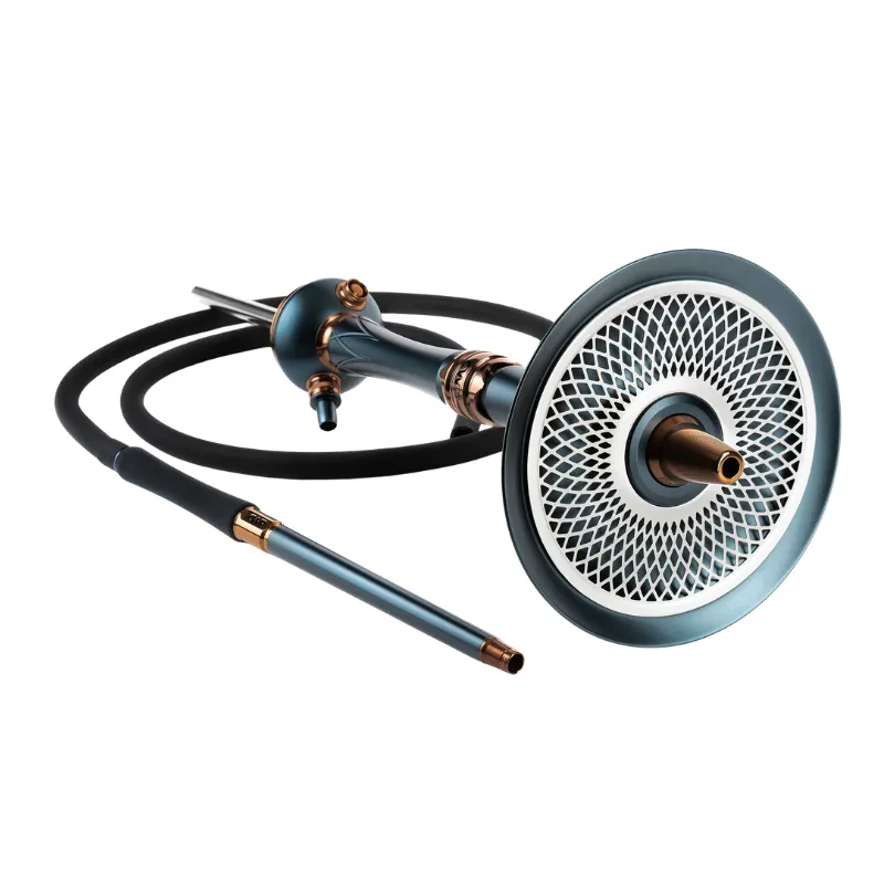 Cachimba CWP Razor 2 Ocean Copper rusa de 62 cm en acero inoxidable y aluminio anodizado con corona de cobre grabada, conector imantado, boquilla de acero inox y rejilla protectora del plato en The Good Shisha
