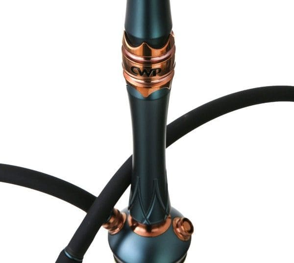 Cachimba CWP Razor 2 Ocean Copper rusa de 62 cm en acero inoxidable y aluminio anodizado con corona de cobre grabada, conector imantado, boquilla de acero inox y rejilla protectora del plato en The Good Shisha