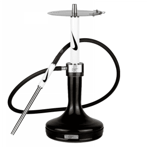 Cachimba Geometry Big Bro NIKE colaboración exclusiva con la marca deportiva NIKE, mástil de acero inoxidable V2A, cámara tradicional de poliacetal, plato grabado láser, tubo de inmersión con difusor desenroscable, base Geometry y manguera silicona Soft Touch en The Good Shisha