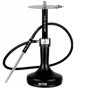 Cachimba Geometry Big Bro AMG colaboración exclusiva con la marca de coches deportivos AMG, mástil de acero inoxidable V2A, cámara tradicional de poliacetal, plato grabado láser, tubo de inmersión con difusor desenroscable, base Geometry y manguera silicona Soft Touch en The Good Shisha