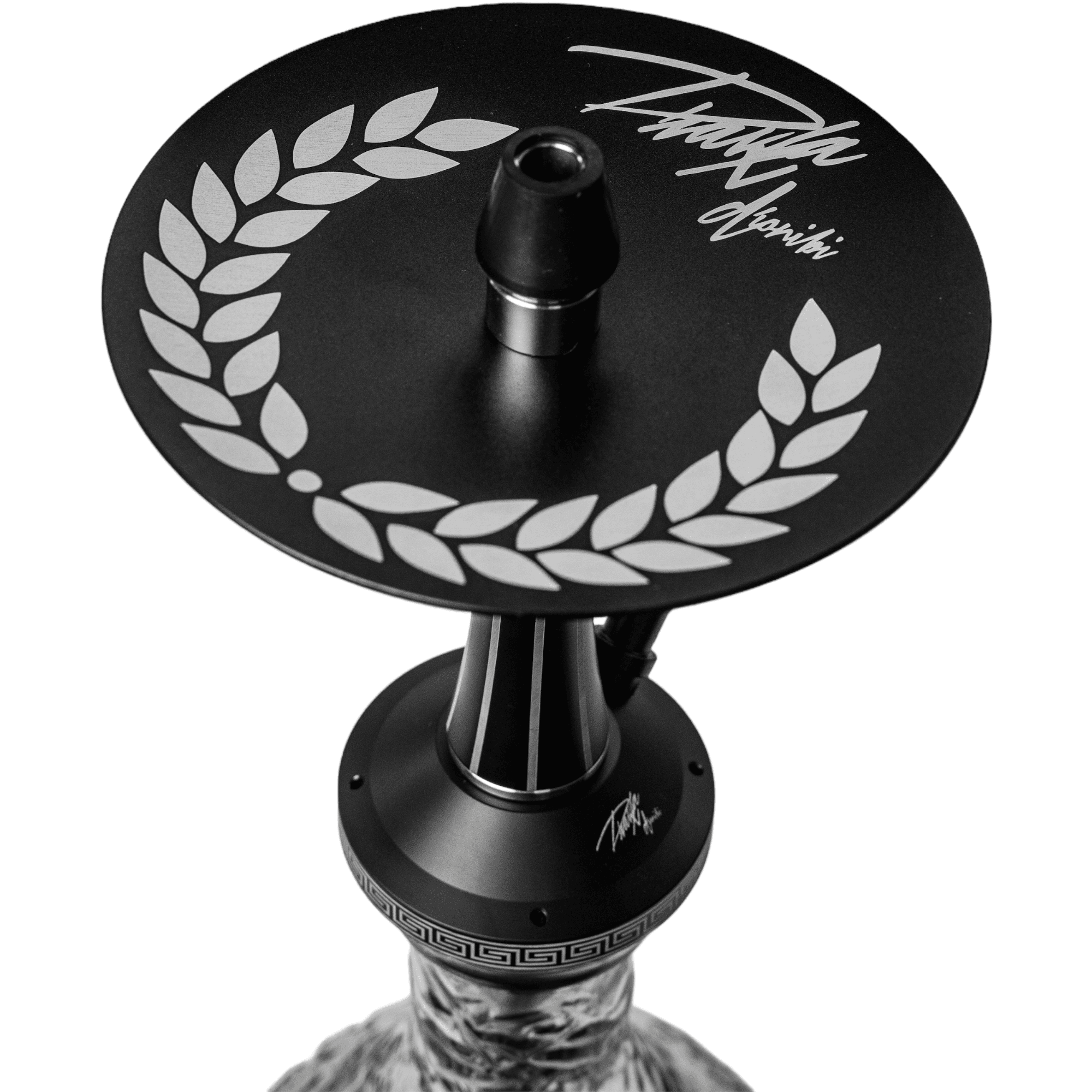 Cachimba Diavla x Dionibi edición limitada 250 unidades del modelo Turbo Mini de 38 cm en acero inoxidable V2A y poliacetal con purga Up-Down vertical, difusor regulable y base tallada en The Good Shisha