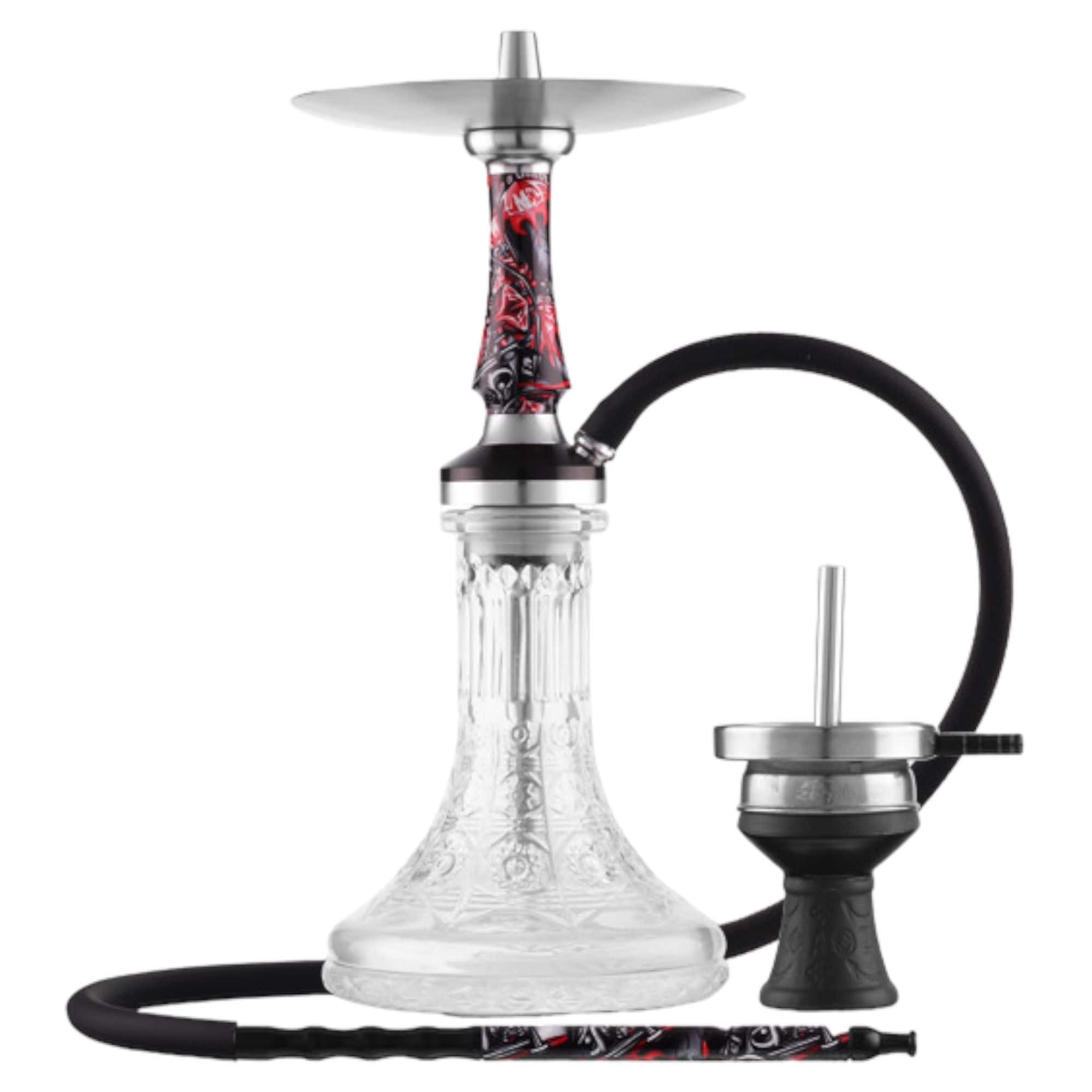 Cachimba MS Ziryab Mashisha obra maestra de diseño y rendimiento con estética similar a la famosa Voodoo Smoke Mini, fabricada con los mejores materiales acero y aluminio de primera calidad, sistema de gestión del calor que produce nubes densas y sabrosas, purga vertical funcional y visual, manguera y boquilla de alta calidad, base tallada mini decorativa en The Good Shisha