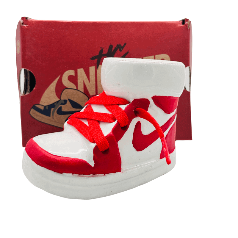Cazoleta HC Sneakers de barro blanco con chamota pintada a mano con cordones reales