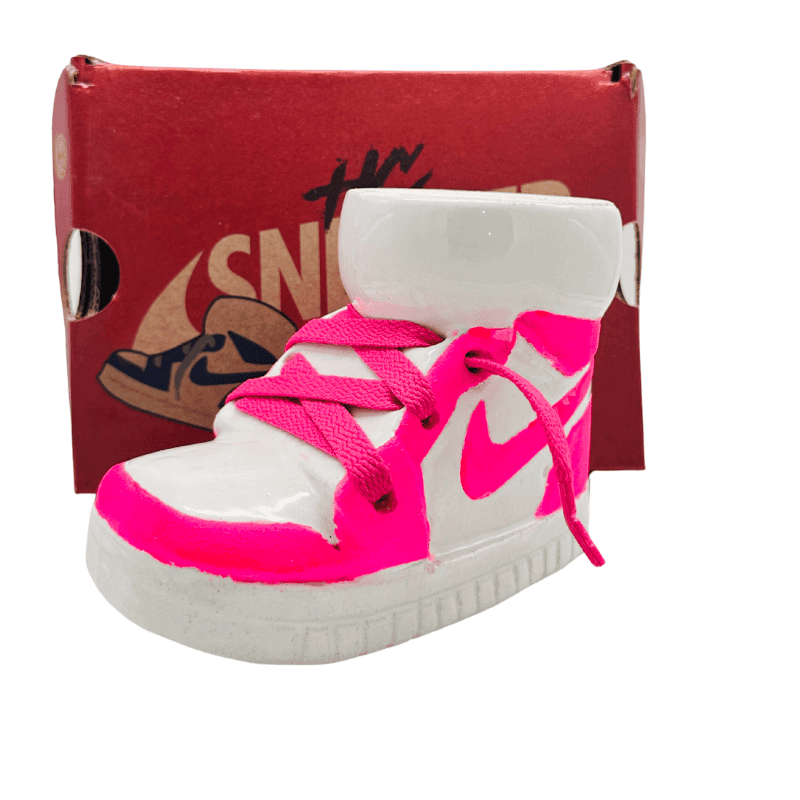 Cazoleta HC Sneakers de barro blanco con chamota pintada a mano con cordones reales