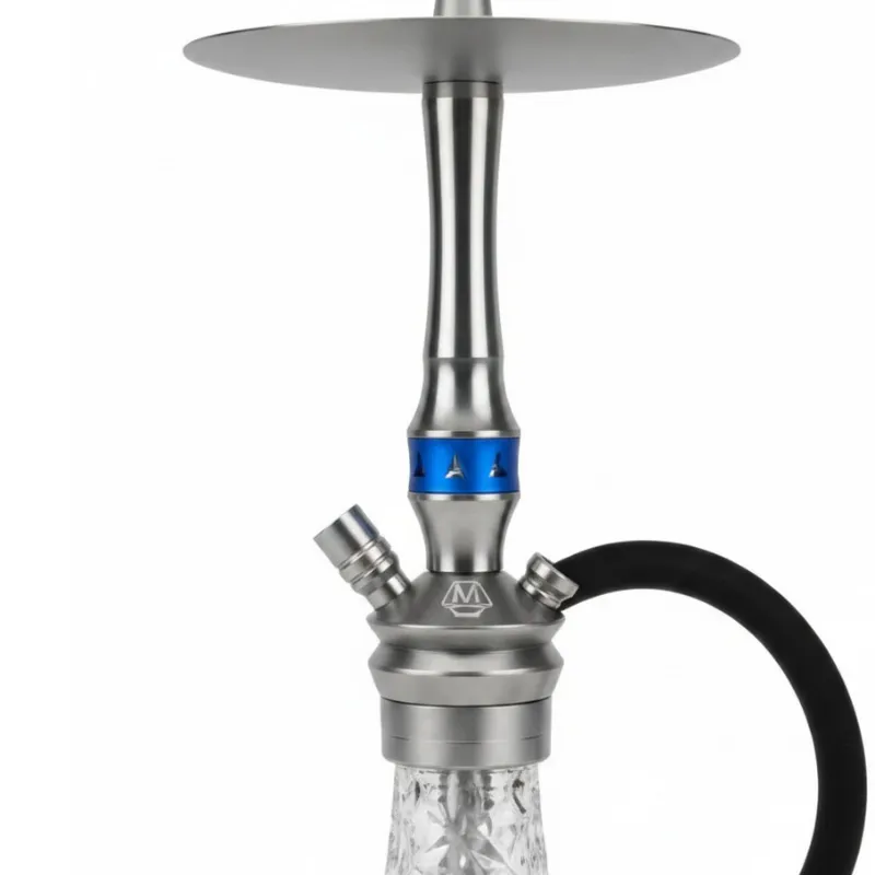 Cachimba MS Antique V2 Mashisha evolución del modelo original con jarrón transparente rediseñado de relieves más marcados y base más ancha, cuerpo metálico sencillo y armónico, columna con medidas clásicas, tubo negro a juego y silueta clásica con aire oriental en The Good Shisha